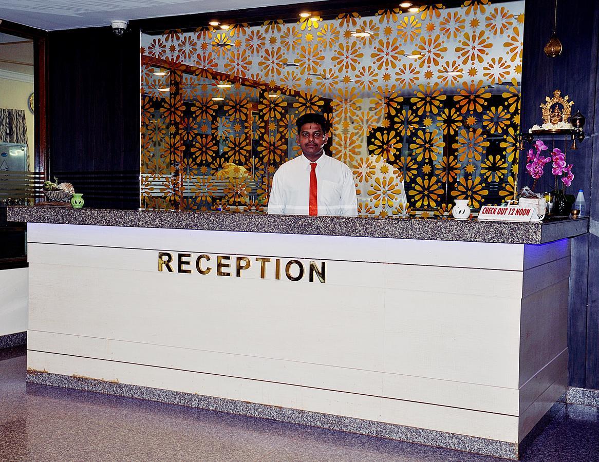 Hotel Mookambika Palace Kolluru Eksteriør billede