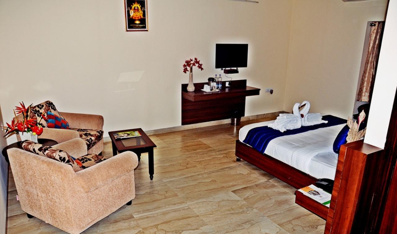 Hotel Mookambika Palace Kolluru Eksteriør billede
