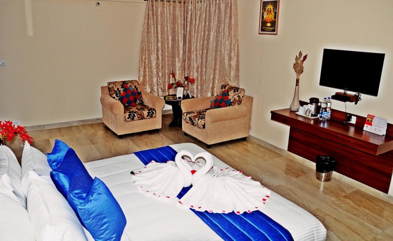 Hotel Mookambika Palace Kolluru Eksteriør billede