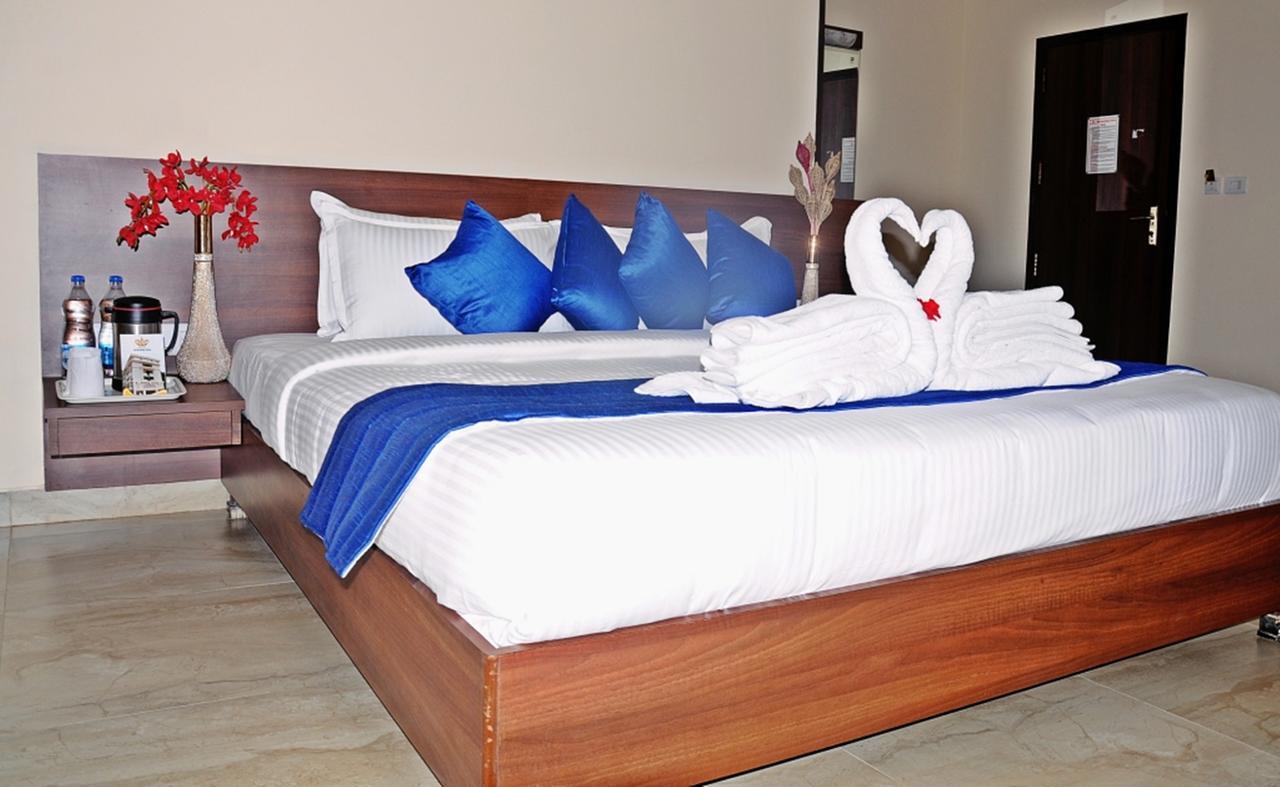 Hotel Mookambika Palace Kolluru Eksteriør billede