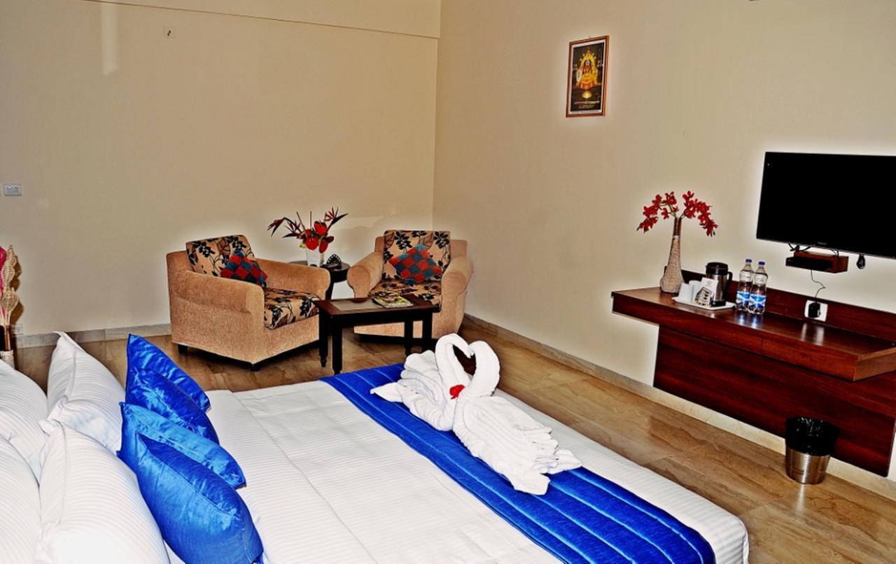 Hotel Mookambika Palace Kolluru Eksteriør billede