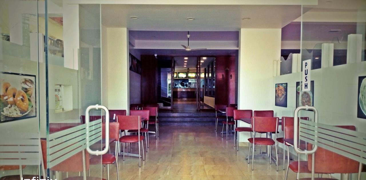 Hotel Mookambika Palace Kolluru Eksteriør billede