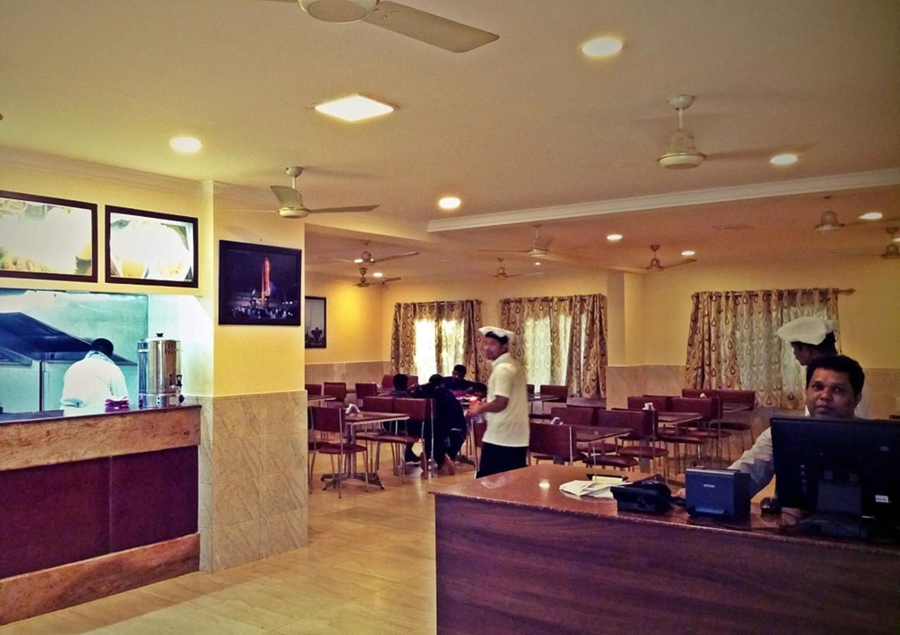 Hotel Mookambika Palace Kolluru Eksteriør billede